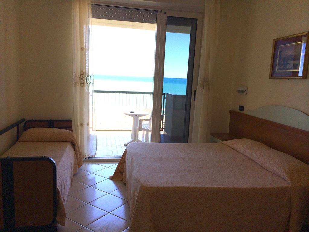 Hotel Atlantic Giulianova Pokój zdjęcie